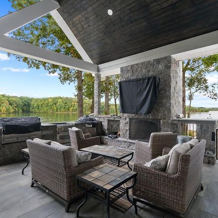 Rare Find Best Lot With Dock And Views On Lake Winchester Экстерьер фото