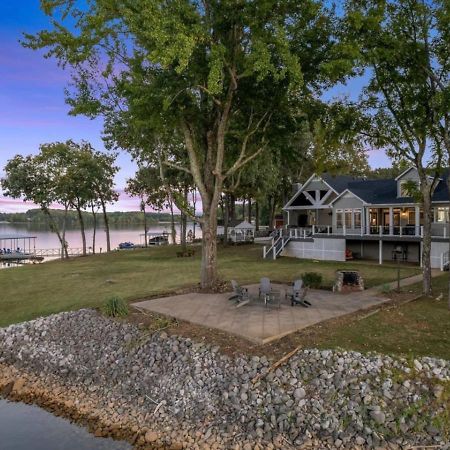 Rare Find Best Lot With Dock And Views On Lake Winchester Экстерьер фото