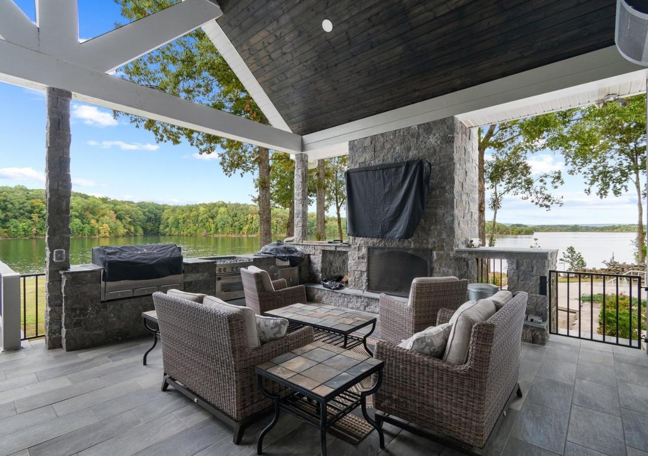 Rare Find Best Lot With Dock And Views On Lake Winchester Экстерьер фото