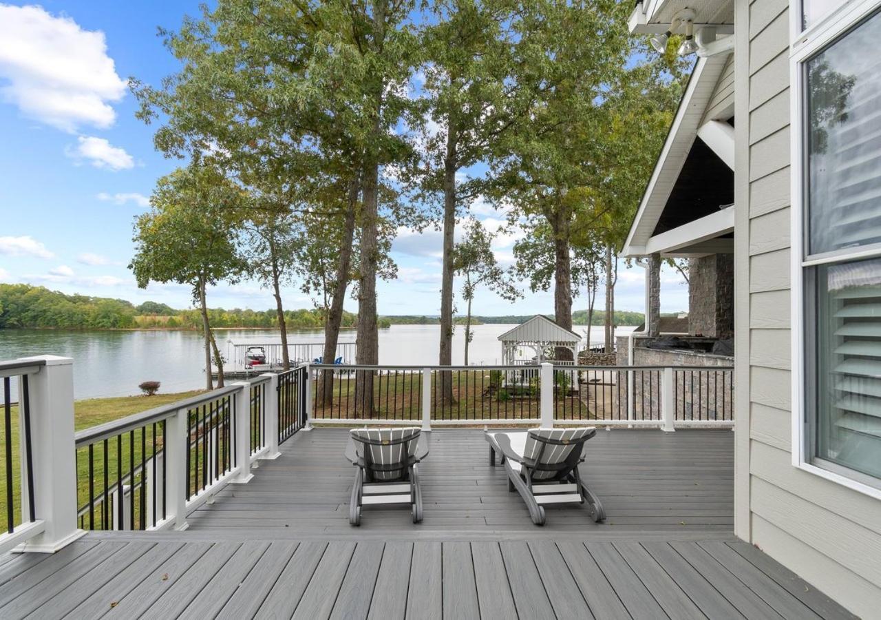 Rare Find Best Lot With Dock And Views On Lake Winchester Экстерьер фото