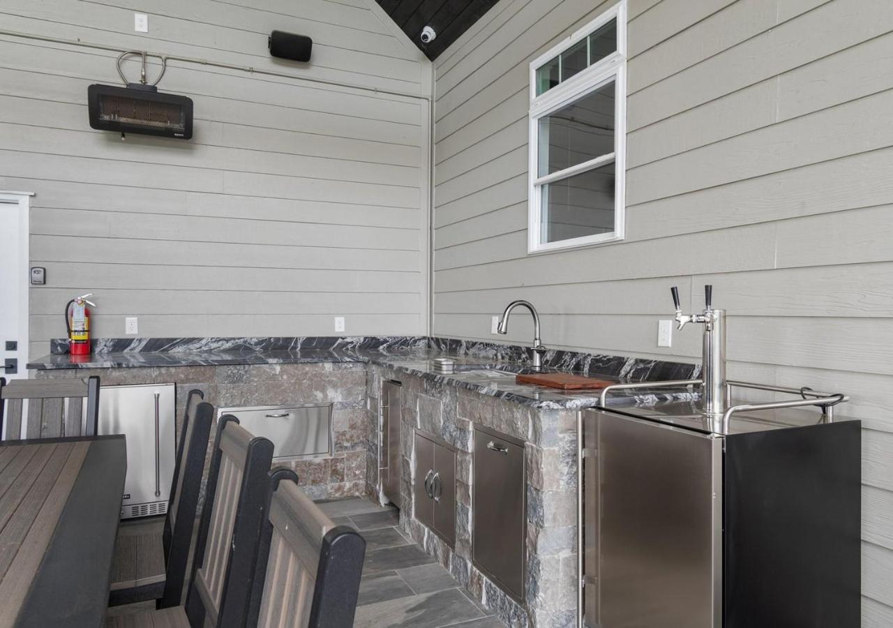 Rare Find Best Lot With Dock And Views On Lake Winchester Экстерьер фото