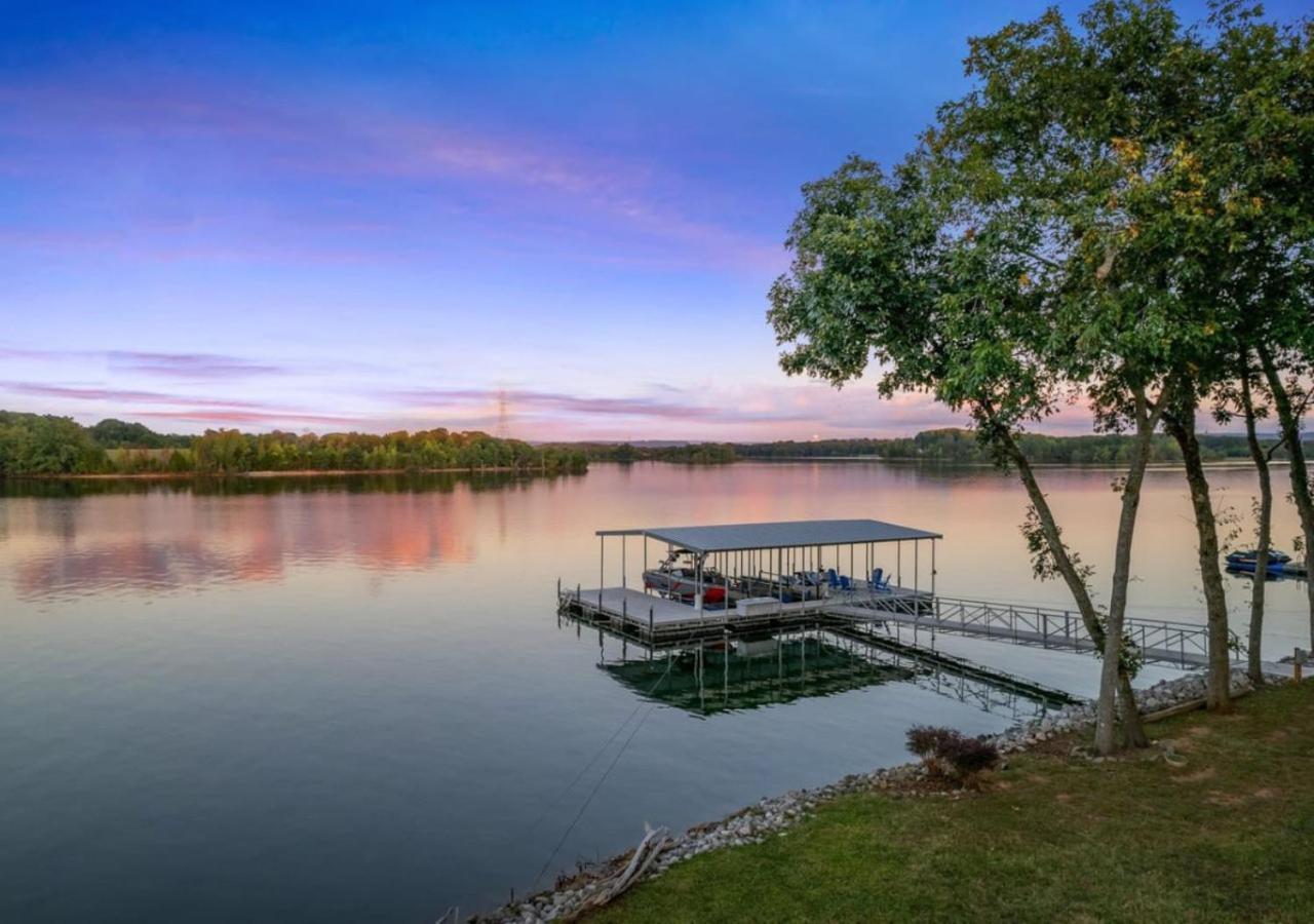 Rare Find Best Lot With Dock And Views On Lake Winchester Экстерьер фото