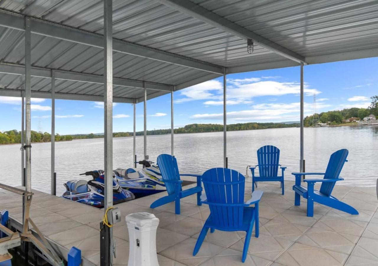 Rare Find Best Lot With Dock And Views On Lake Winchester Экстерьер фото